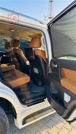 تۆیۆتا لاند کروزەر